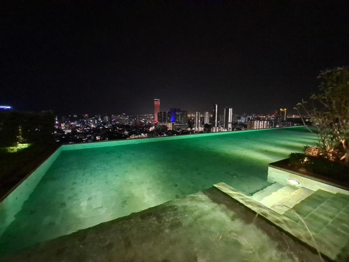 Beacon Executive Suite - Skypool Penang View George Town Esterno foto
