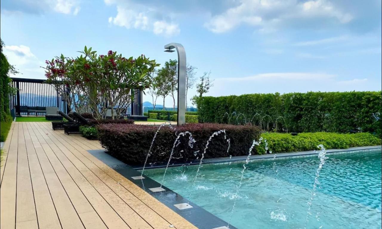 Beacon Executive Suite - Skypool Penang View George Town Esterno foto